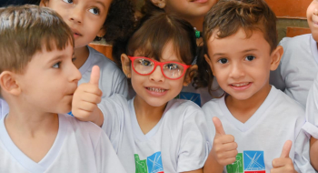 Mabel amplia vagas e entrega lousas digitais para a Rede Municipal de Educação